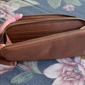 Classic Zip around Wallet